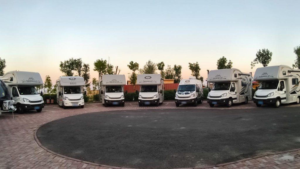 Voyage Eurasie 2024 : Les camping-cars Iveco sont sur le point de franchir les frontières