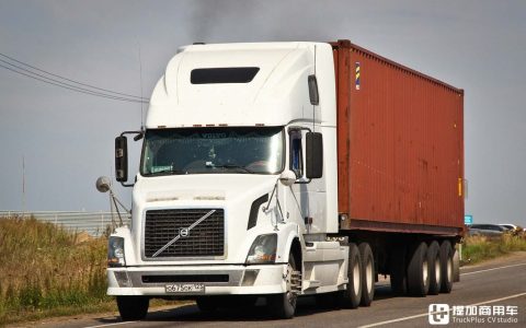 La Biélorussie fabrique-t-elle aussi des camions américains à long capot ? Moteur V8 + cabine, retour sur la série MAZ-6440
