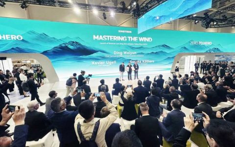 Un bleu éclatant | Les produits de China National Heavy Duty Truck Group font leur apparition au salon international des véhicules utilitaires commerciales de Hanovre, Allemagne