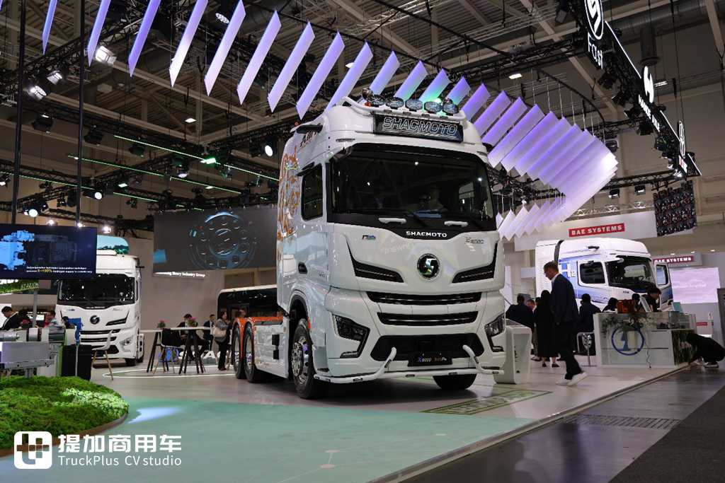 IAA 2024 : Le Shaanxi Delong X6000 de 840 chevaux de puissance mène la danse. Shaanxi Heavy Duty Trucks présente plusieurs modèles, faisant s'exclamer « génial » par les amis internationaux!
