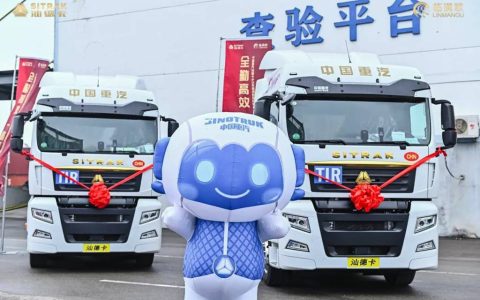Nouveaux horizons du transport transfrontalier | Remise réussie de la version sur-mesure TIR de tracteur de Shandong Howo pour le transport transfrontalier à Lin Man Ou International Logistics