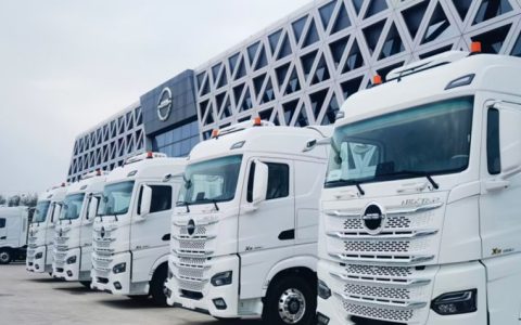 Bonne nouvelle ! 100 unités livrées avec succès aux clients mexicains, marquant un nouveau chapitre de la « sortie à l’étranger » de haute qualité pour les camions lourds de BAIC.