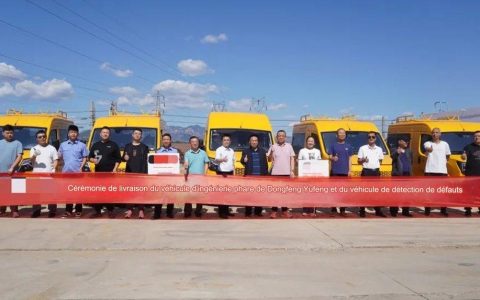 Livraison du camion de chantier Dongfeng Yufeng : protéger l&rsquo;exploitation ferroviaire avec force !