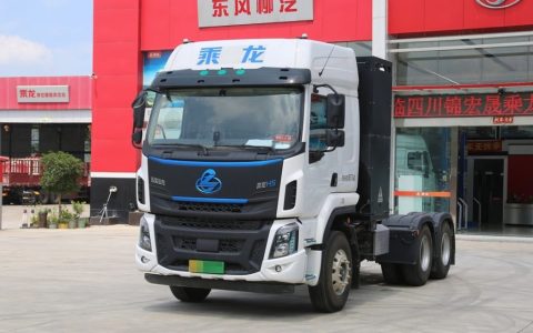 La capacité atteint 600 kWh : Le camion tracteur à grande capacité de batterie Chenglong H5 fait une entrée fracassante