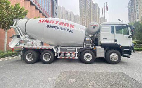 Fiabilité et durabilité, leader en qualité | Le camion malaxeur version ZNDC de Sinotruk devient le nouveau moteur d&rsquo;efficacité opérationnelle