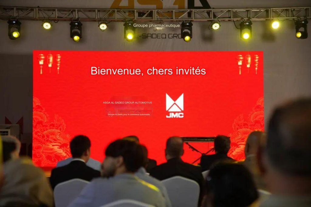 Le premier lot de 100 pick-ups JMC Da Dao et 50 bus Jingma arrivent en Irak