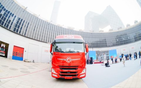 Le Rouge de Chine propulsé par Dongfeng ! Le Dongfeng Tianlong GX est livré avec honneur à la Télévision Centrale de Chine