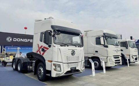 Le nouveau modèle X7 de Dongfeng Xinjiang fait ses débuts à l&rsquo;Expo ASEAN !