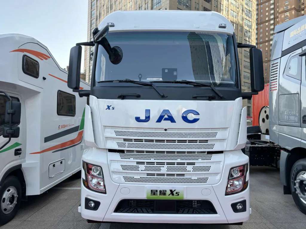 Conférence Commerciale de Marketing des Véhicules Commerciaux JAC 2025 : Les camions lourds dynamisent la logistique