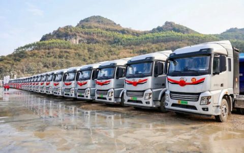 Les camions lourds de King Long New Energy ont été livrés au Guangxi par lots pour aider à la transformation verte et à la modernisation de l’industrie du transport