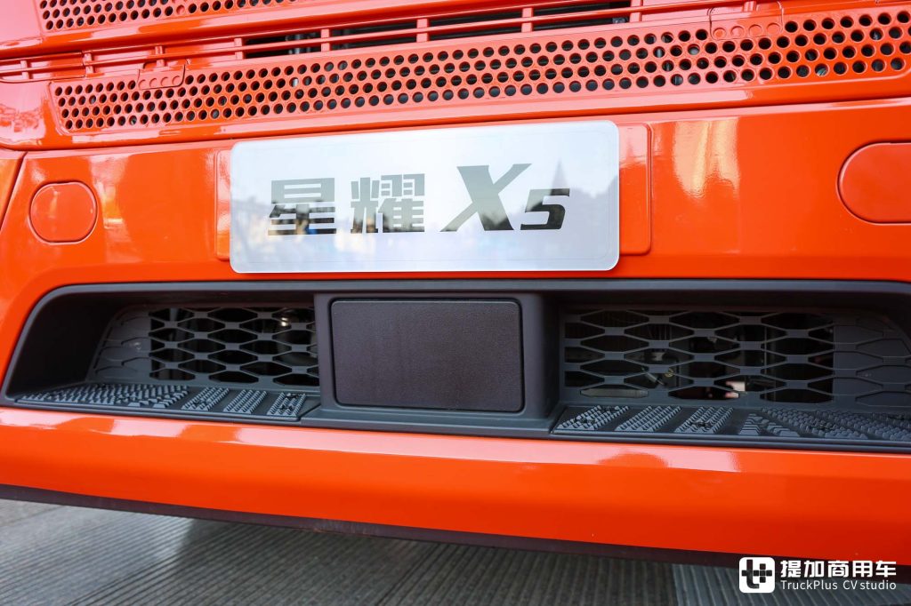 350 chevaux de puissance ! Grande capacité de charge, sécurité renforcée, design attrayant, découvrez le camion de charge à pont unique JAC Xingyao X5