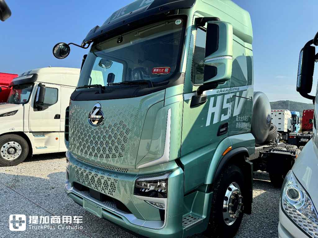 Un véritable polyvalent, idéal pour le transport combiné et les longues distances : Présentation du Chenglong H5V, tracteur à gaz naturel de 540 chevaux