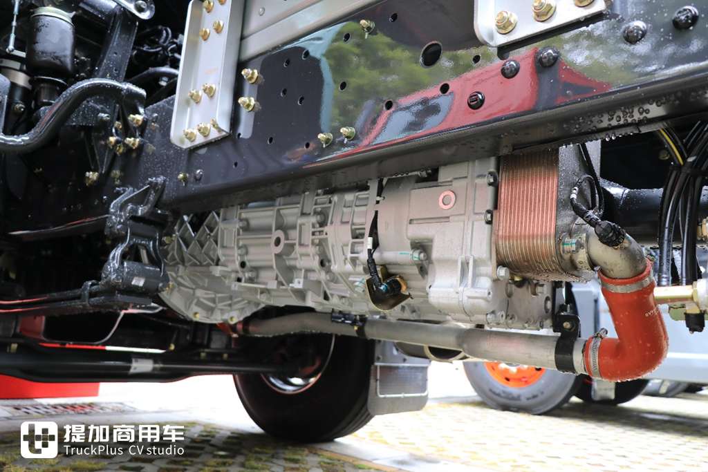 Un véritable polyvalent, idéal pour le transport combiné et les longues distances : Présentation du Chenglong H5V, tracteur à gaz naturel de 540 chevaux