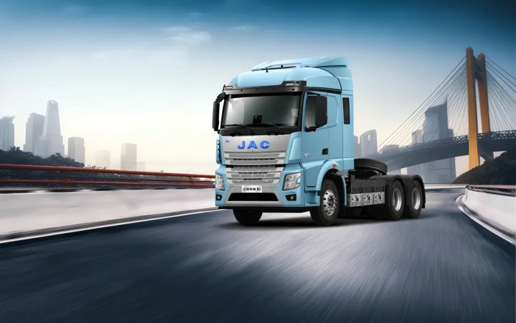 JAC Camions Lourds丨Une Année 2024 Brillante pour la Série "Étoile"