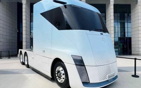 Foton Motors Dévoile le Camion Lourd Hydrogène Liquide Beacon au Forum de Zhongguancun 2025 : La Commercialisation du Transport Commercial Hydrogène en Chine Prend Son Envole