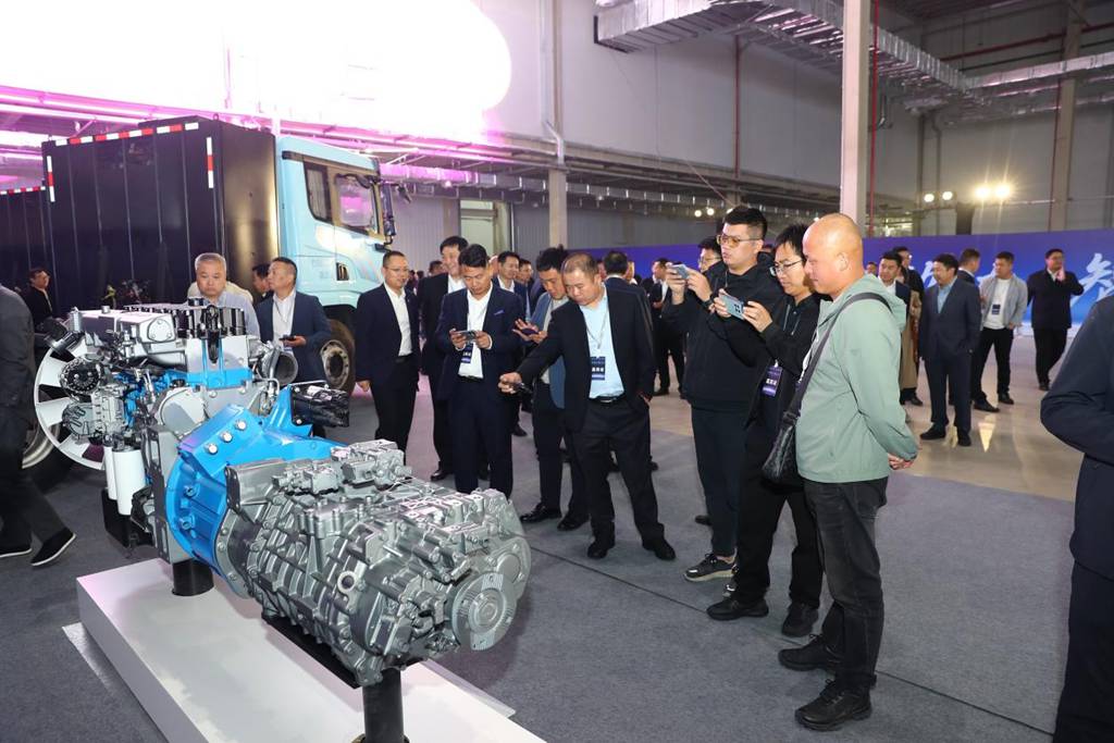 Lancement de la marque "Intelligence" de la nouvelle énergie complètement autonome de SHACMAN par Weichai Power