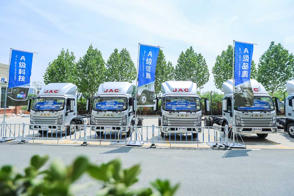 ​​Le nouveau Junling A9 débarque à Wuhan : la norme "5A" redéfinit les camions légers premium​​