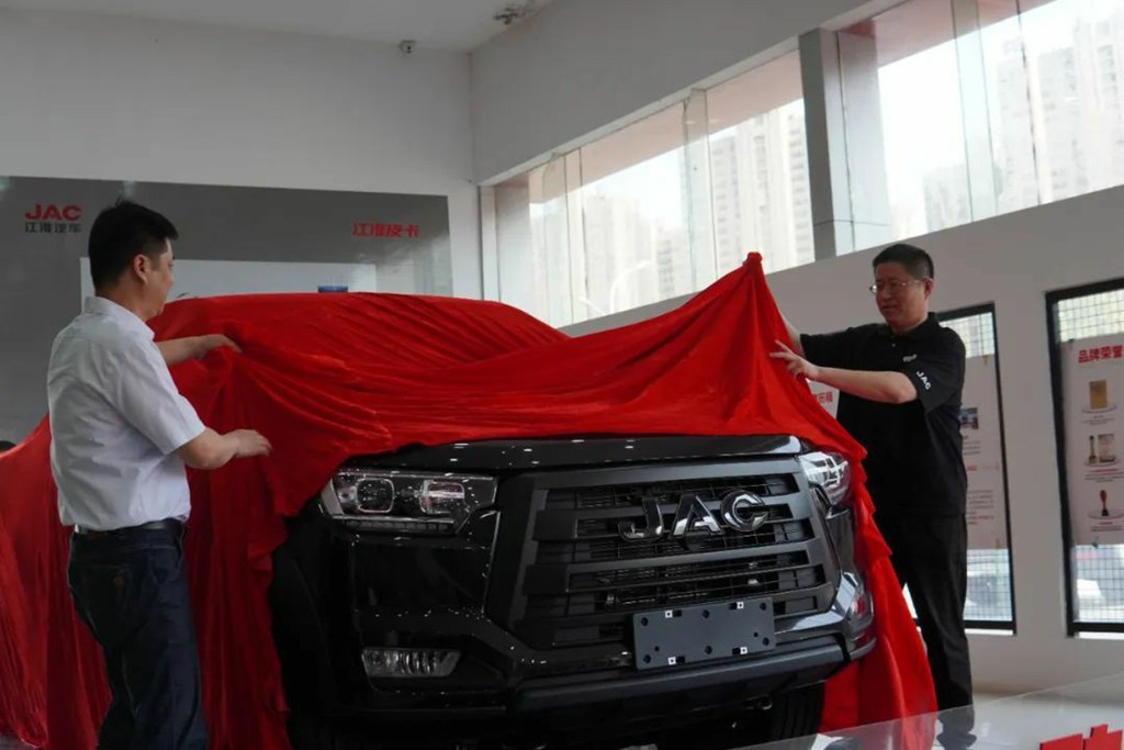 ​​Nouveau référentiel en pick-up commercial : JAC T8 Jin Qing Edition révolutionne le marché avec sa motorisation diesel​​