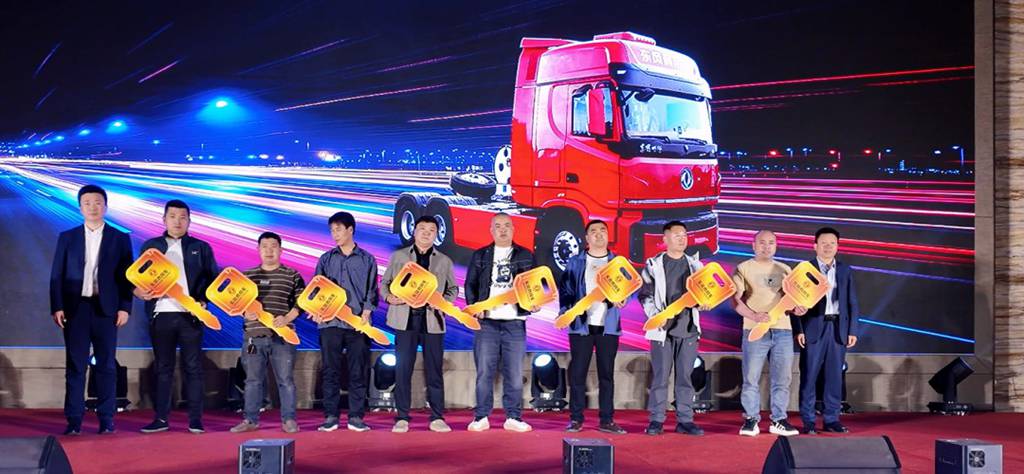 Le Dongfeng Changxing X9 fait une entrée impressionnante sur le marché du nord-ouest, les 16 premiers utilisateurs reçoivent avec enthousiasme leurs nouveaux véhicules !