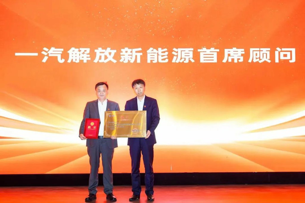 ​​Atteindre 10 000 unités ! Cérémonie de signature du partenariat stratégique entre FAW Jiefang et Gao Laozhuang New Energy Technology et livraison des 500 premiers véhicules​​