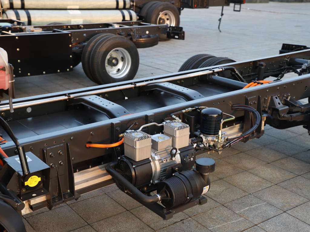 ​​450 km d'autonomie ! Le nouveau camion électrique Chenglong L2V à grande capacité de Dongfengliuzhou motor révolutionne les transports urbains​​