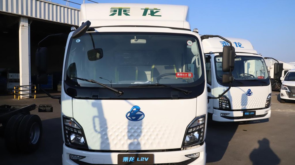​​450 km d'autonomie ! Le nouveau camion électrique Chenglong L2V à grande capacité de Dongfengliuzhou motor révolutionne les transports urbains​​