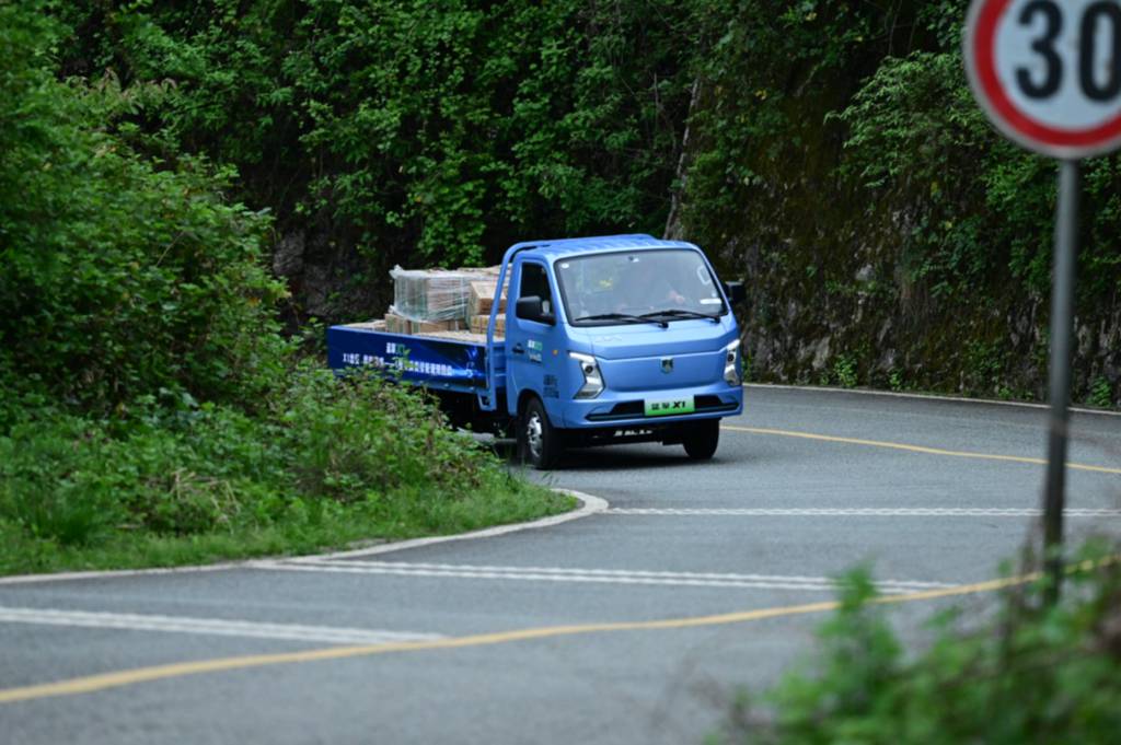 ​​Capacité de chargement 1,5 T, 1 kWh pour 5 km : Le LANDKING X1 de Weichai inaugure la nouvelle génération de petits camions électriques​​
