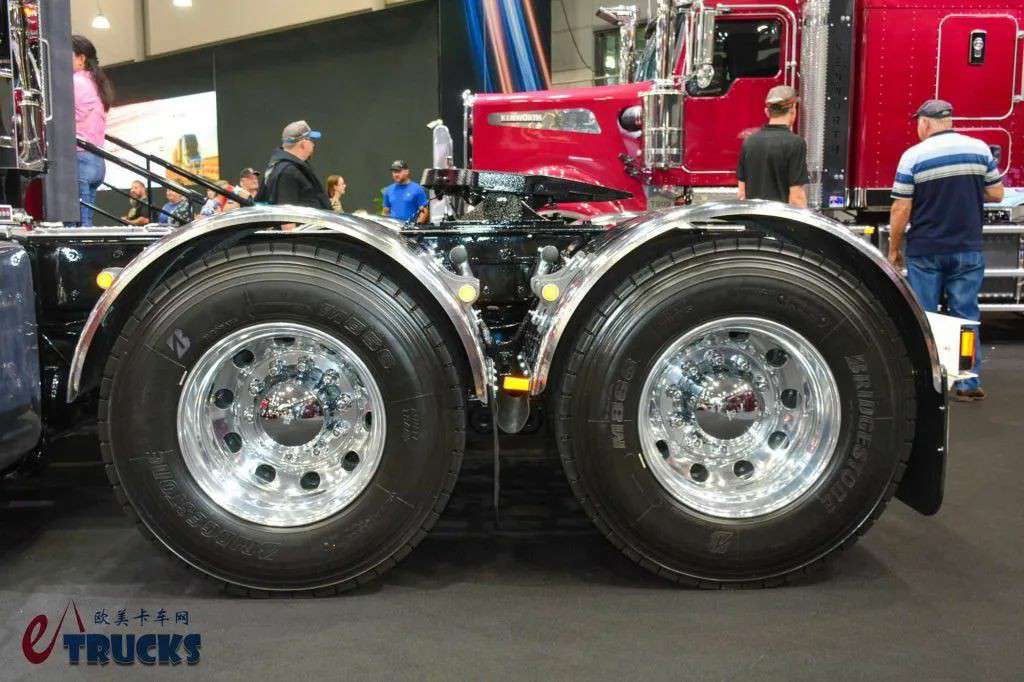 ​​L'Espace de Vie Rivalise avec les Camions à Capot Long ! Le Flagship Cabover Américain Exclusif Kenworth K220 Dévoilé au Brisbane Truck Show​​