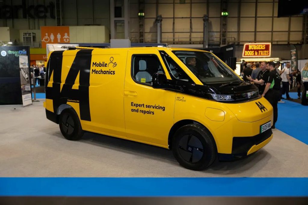 ​​FARZION SUPER VAN | Présentation remarquée au Commercial Vehicle Show de Birmingham 2025​​