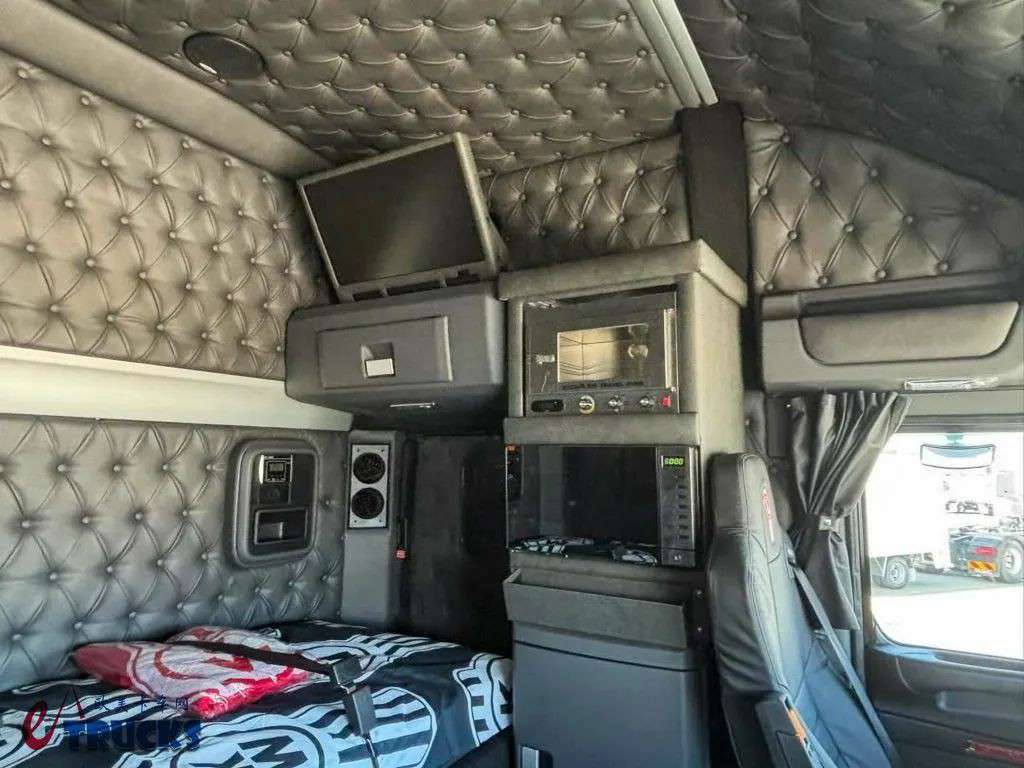 ​​L'Espace de Vie Rivalise avec les Camions à Capot Long ! Le Flagship Cabover Américain Exclusif Kenworth K220 Dévoilé au Brisbane Truck Show​​