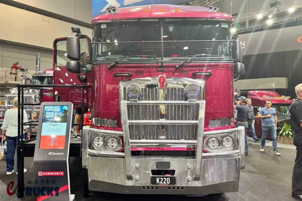​​L'Espace de Vie Rivalise avec les Camions à Capot Long ! Le Flagship Cabover Américain Exclusif Kenworth K220 Dévoilé au Brisbane Truck Show​​