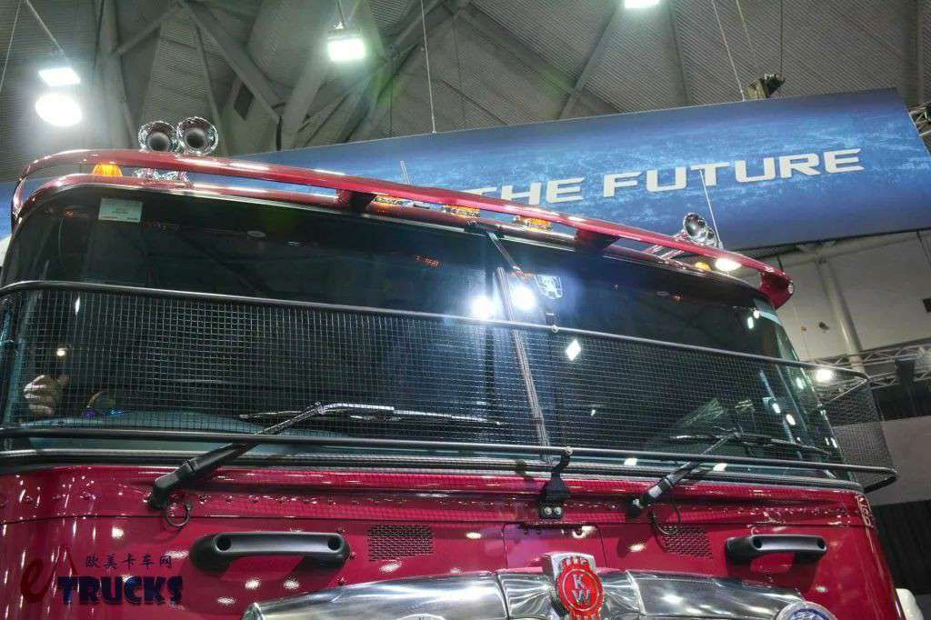 ​​L'Espace de Vie Rivalise avec les Camions à Capot Long ! Le Flagship Cabover Américain Exclusif Kenworth K220 Dévoilé au Brisbane Truck Show​​