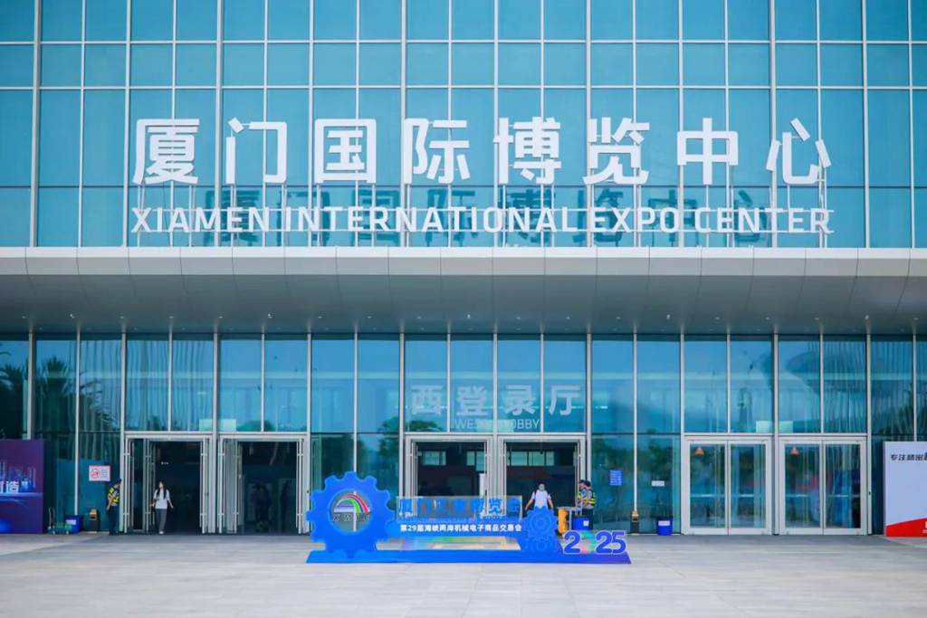 Le poids lourd à hydrogène KING LONG illumine le Salon industriel de Xiamen 2025 et la Foire commerciale mécanique et électronique du détroit