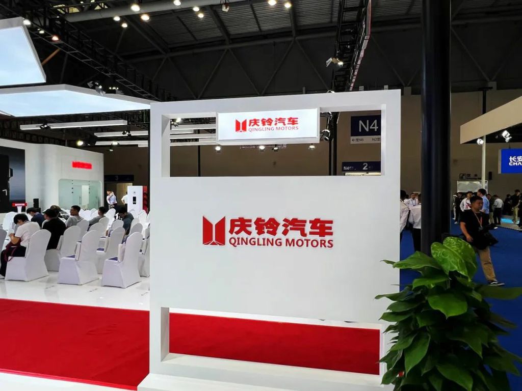 ​​Qingling dévoile deux modèles mondiaux : le camion lourd intelligent Lingjie et le camion léger électrique efficace Lingkun​​