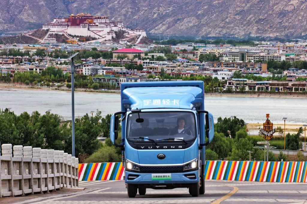 ​​Premier camion léger 100% électrique à atteindre le Camp de base de l'Everest ! Le Défi Opérationnel Extrême de YUTONG démarre sur les chapeaux de roues avec un "As dans sa manche"​​