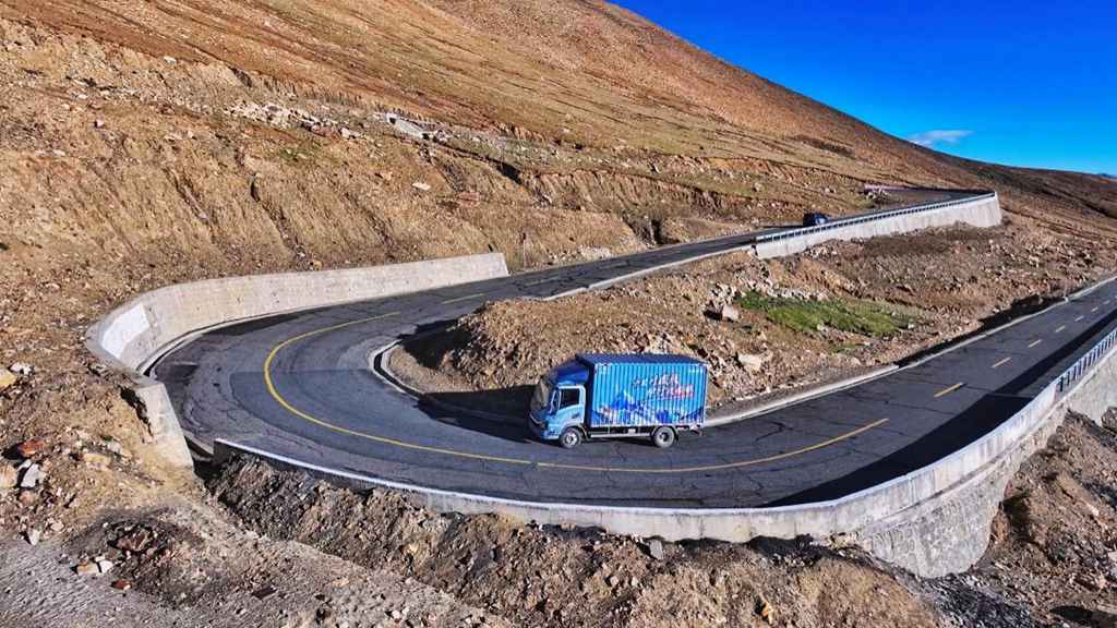 ​​Premier camion léger 100% électrique à atteindre le Camp de base de l'Everest ! Le Défi Opérationnel Extrême de YUTONG démarre sur les chapeaux de roues avec un "As dans sa manche"​​