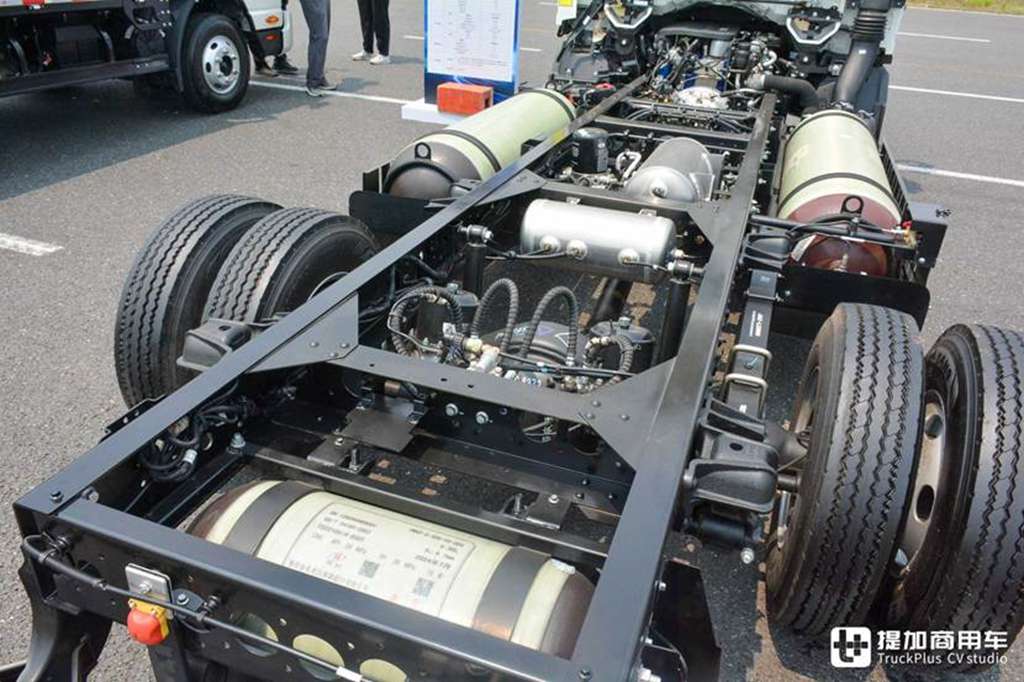 ​​Un camion léger équipé de réservoirs de 442L ? Autonomie de plus de 600 km : La configuration puissante du camion léger au gaz naturel JAC Kangling Lingpao L6​​