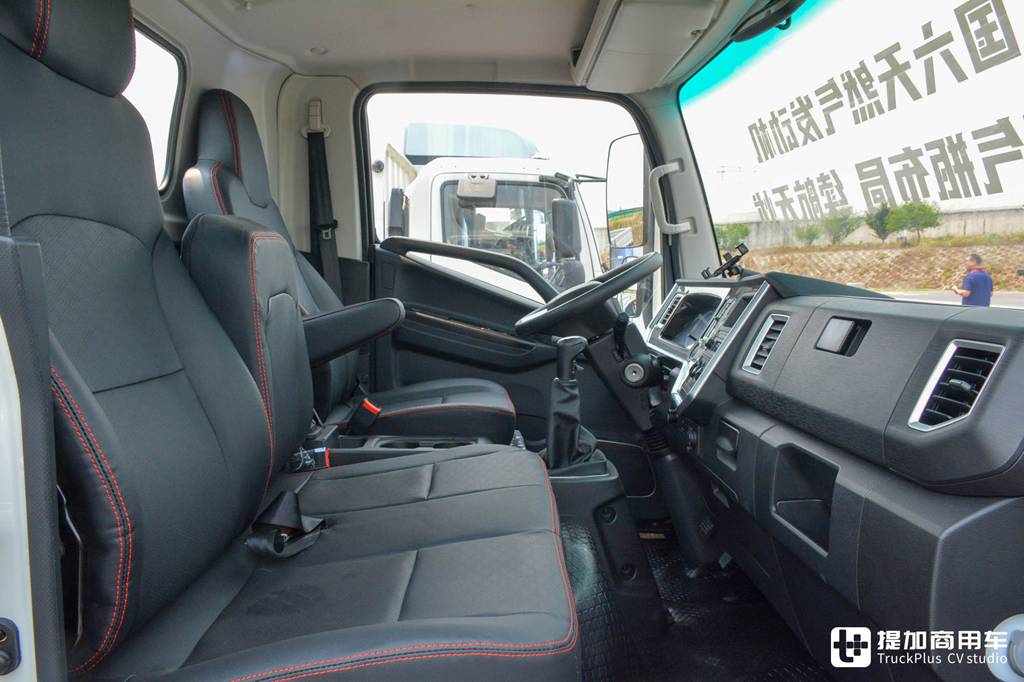 ​​Un camion léger équipé de réservoirs de 442L ? Autonomie de plus de 600 km : La configuration puissante du camion léger au gaz naturel JAC Kangling Lingpao L6​​