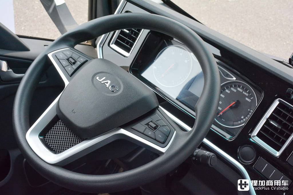 ​​Un camion léger équipé de réservoirs de 442L ? Autonomie de plus de 600 km : La configuration puissante du camion léger au gaz naturel JAC Kangling Lingpao L6​​