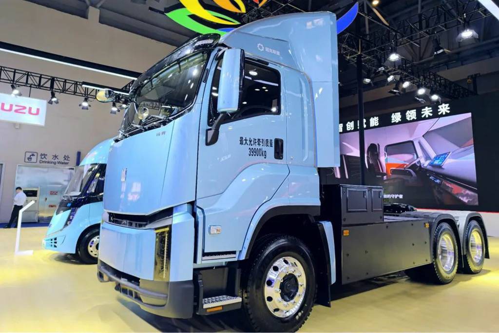 Charge ultra-rapide mégawatt + allègement de 1,2 tonne : Le camion lourd Qingling Lingjie vous propulse dans la nouvelle ère de la charge haute efficacité