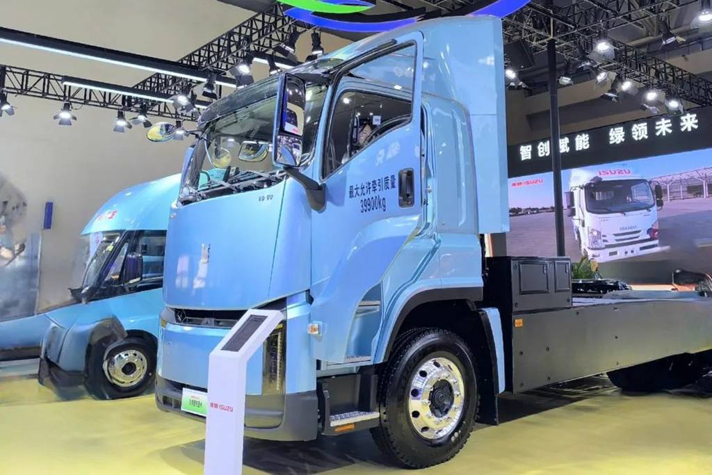 Charge ultra-rapide mégawatt + allègement de 1,2 tonne : Le camion lourd Qingling Lingjie vous propulse dans la nouvelle ère de la charge haute efficacité