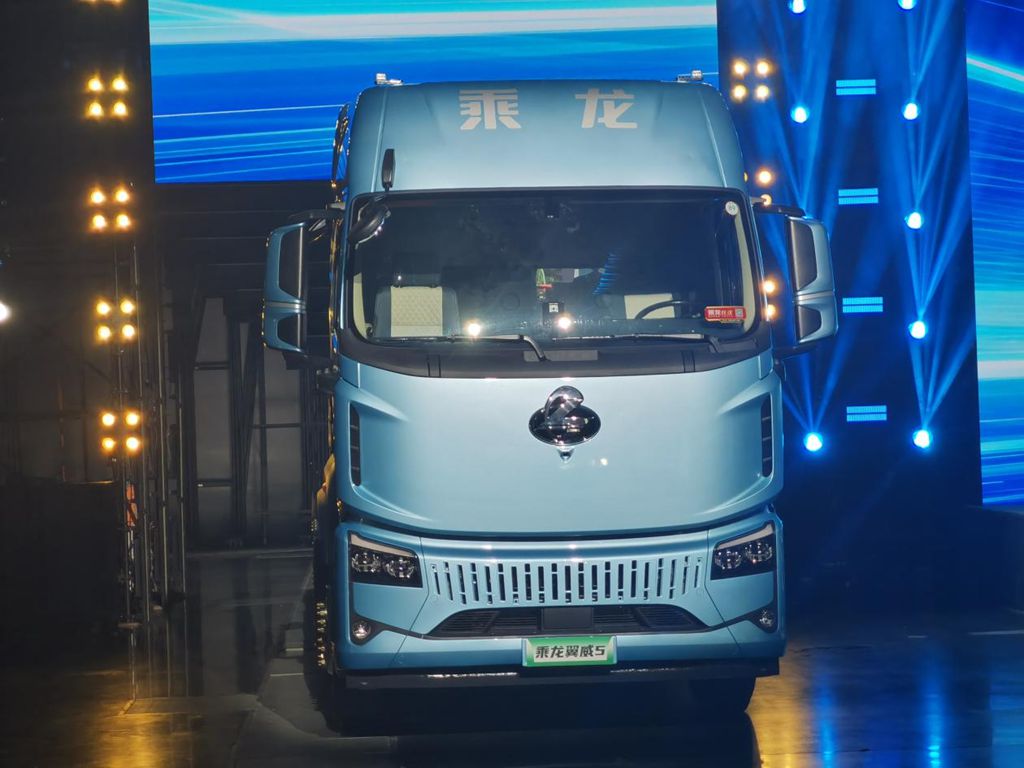 ​​Une percée majeure dans la technologie des "Trois Composants Électriques" ! Le Chenglong Yiwei 5 établit un nouveau standard de performance pour les poids lourds électriques.​​