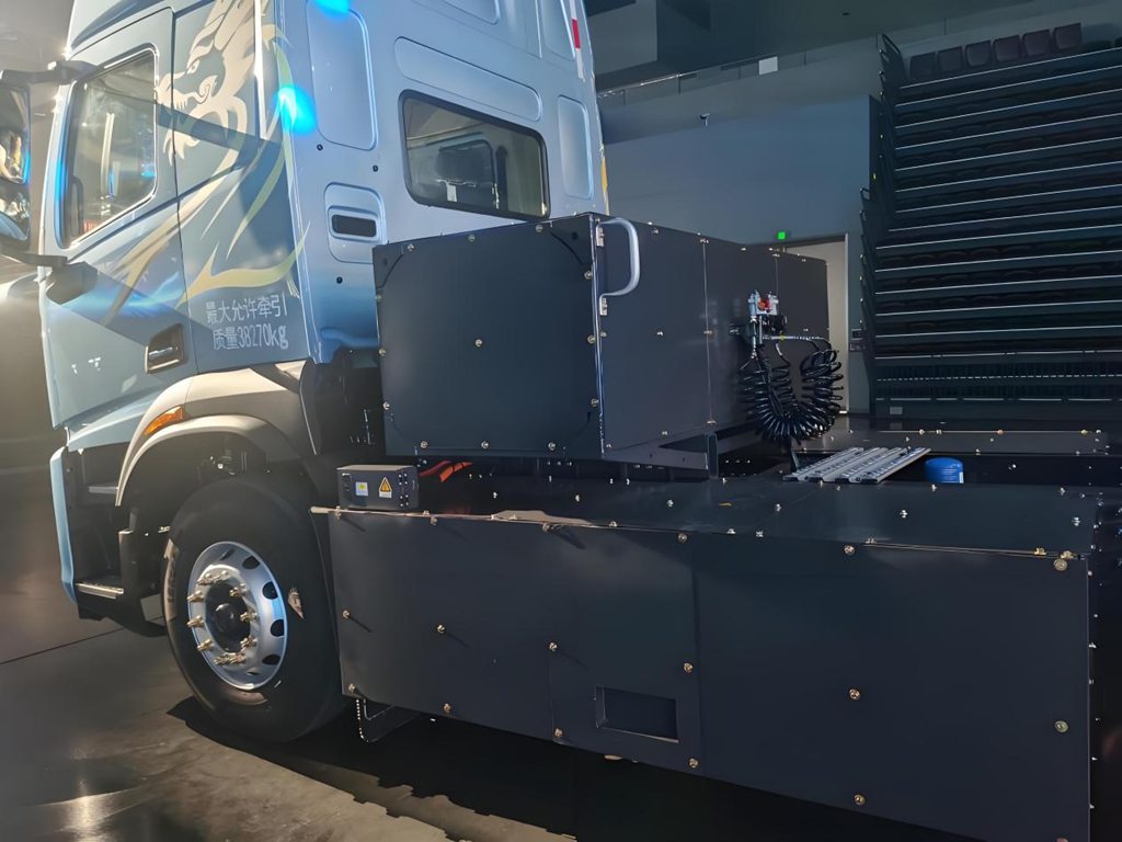 ​​Une percée majeure dans la technologie des "Trois Composants Électriques" ! Le Chenglong Yiwei 5 établit un nouveau standard de performance pour les poids lourds électriques.​​