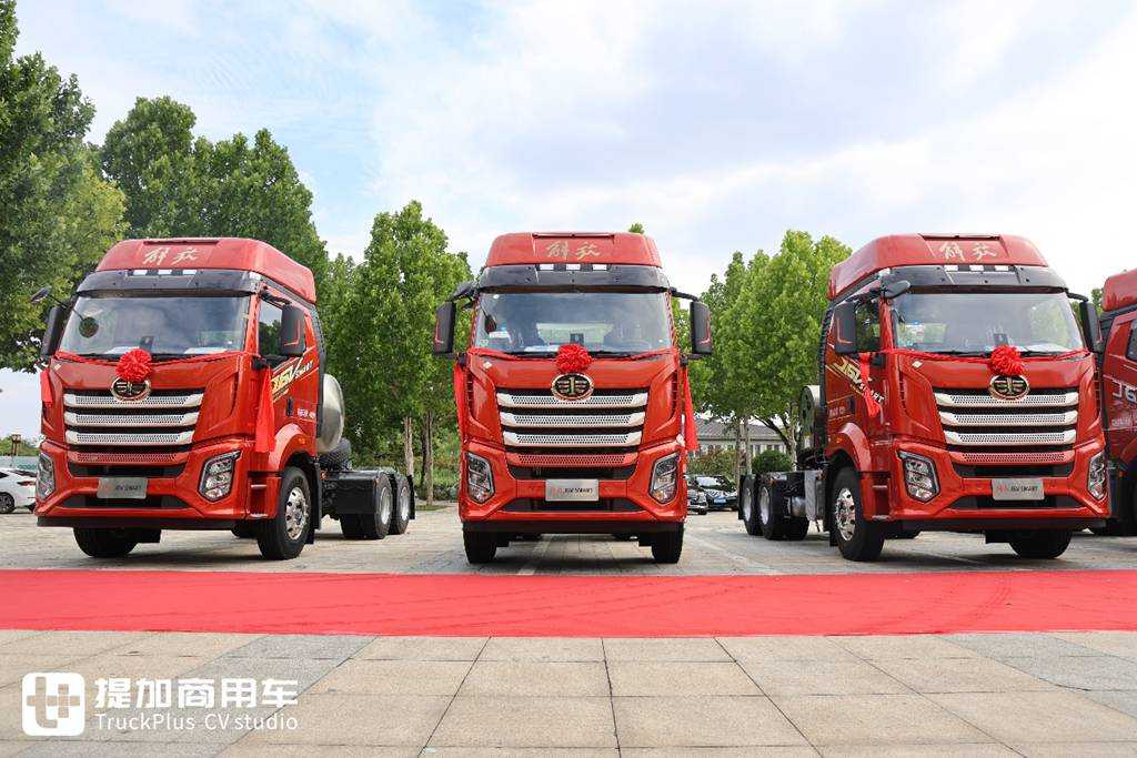 ​​Une Gloire Forgée par 10 000 Unités : Comment la Série 6SM6 de FAW Jiefang Domine les Segments de Transport​​