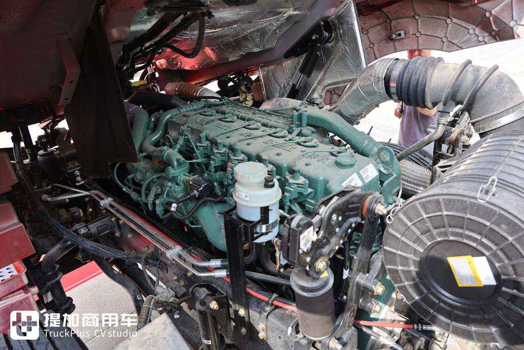 ​​Une Gloire Forgée par 10 000 Unités : Comment la Série 6SM6 de FAW Jiefang Domine les Segments de Transport​​