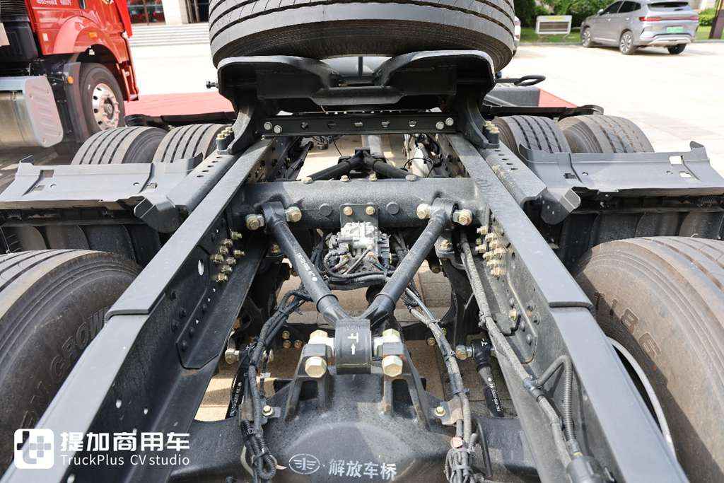 ​​Une Gloire Forgée par 10 000 Unités : Comment la Série 6SM6 de FAW Jiefang Domine les Segments de Transport​​