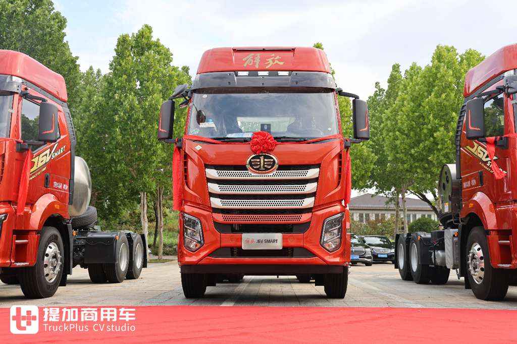​​Une Gloire Forgée par 10 000 Unités : Comment la Série 6SM6 de FAW Jiefang Domine les Segments de Transport​​