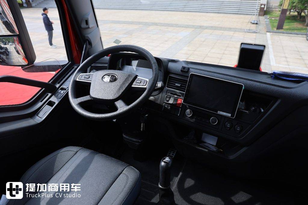 ​​Une Gloire Forgée par 10 000 Unités : Comment la Série 6SM6 de FAW Jiefang Domine les Segments de Transport​​