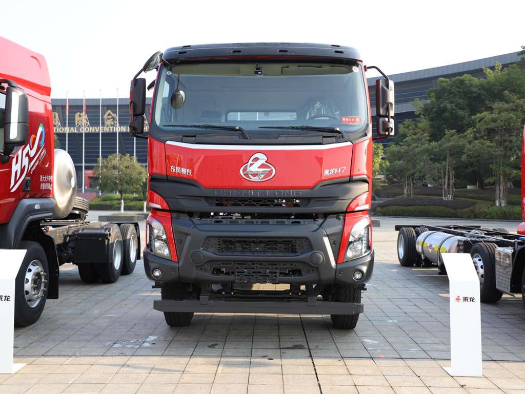 ​​Autonomie longue durée, charge utile élevée : Le tombereau électrique Chenglong H7 résout les défis d'efficacité opérationnelle dans les travaux BTP​​