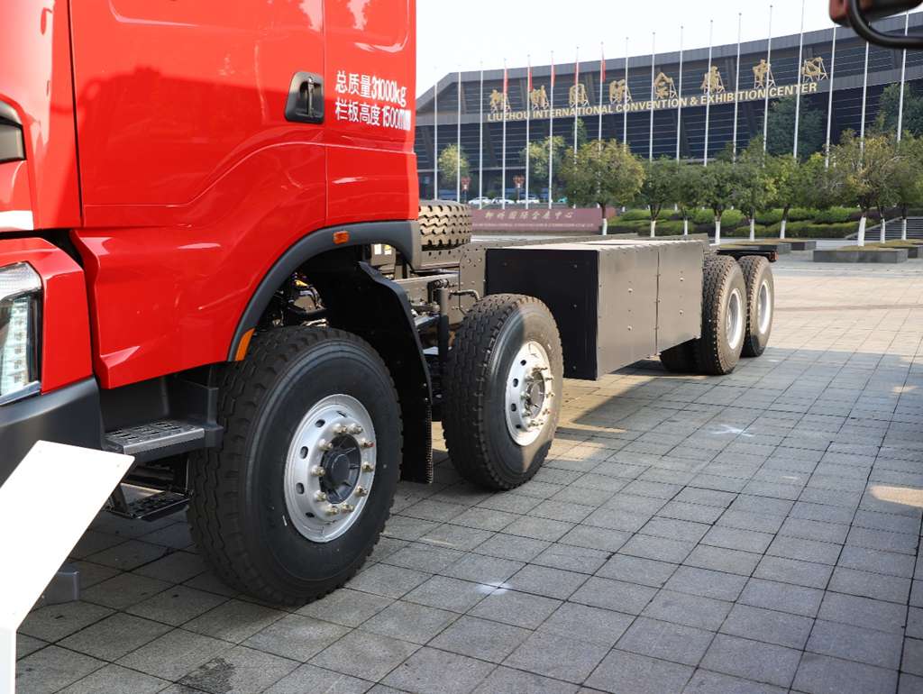 ​​Autonomie longue durée, charge utile élevée : Le tombereau électrique Chenglong H7 résout les défis d'efficacité opérationnelle dans les travaux BTP​​